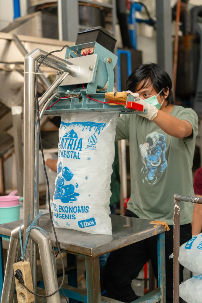 Es Batu Purwokerto-Satria Es Kristal